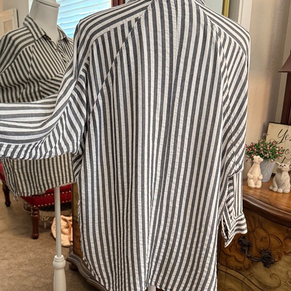 Mod Ref Striped Button Down Shirt in Black and White - Picture 4 of 10